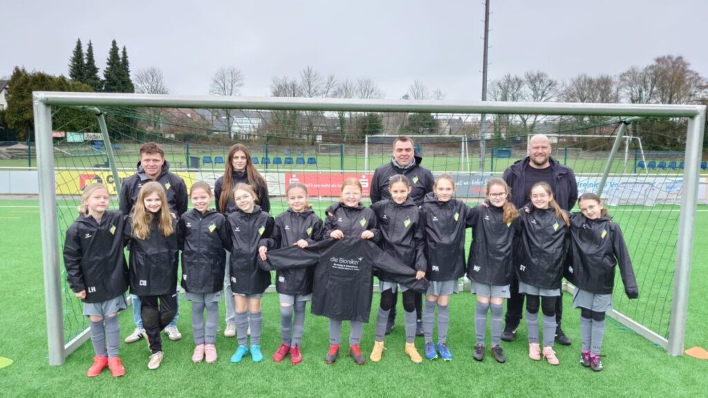 Regenjacken für die E-Juniorinnen