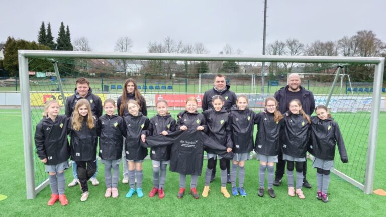 Regenjacken für die E-Juniorinnen