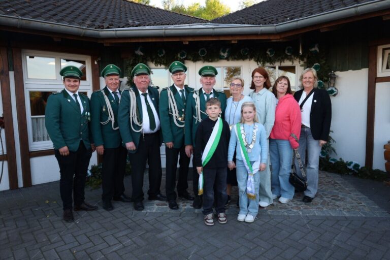 Strahlendes Schützenfest mit Königin Doris in Döthen-Stottenhausen begeistert Besucher