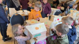 Junge Nistkästenbauer waren begeistert