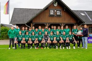 II. Herren mit neuen Trikots in die neue Spielzeit