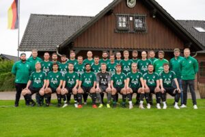 II. Herren mit neuen Trikots in die neue Spielzeit