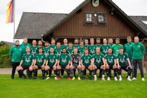 II. Herren mit neuen Trikots in die neue Spielzeit